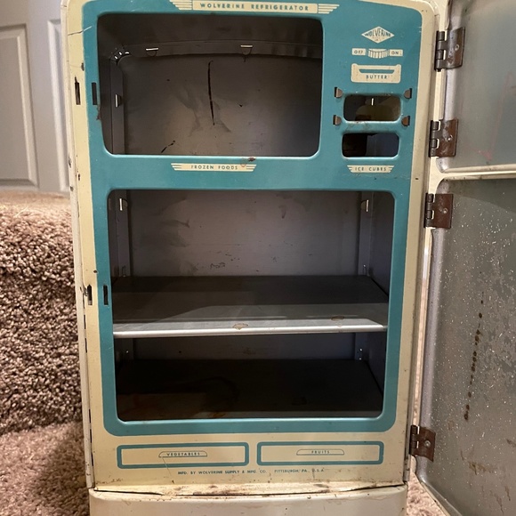 Metal Vintage Mini Toy Stove and Refrigerator - Picture 2 of 8
